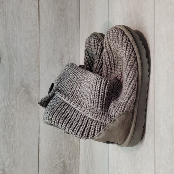 Ugg Australia Women Cardi Sweater 3 buttons Boots shoes sz 6 - Picture 3 of 13